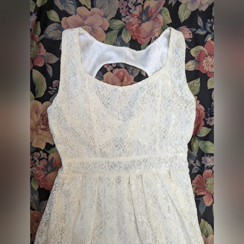 Lace dress - Picture 5 of 6